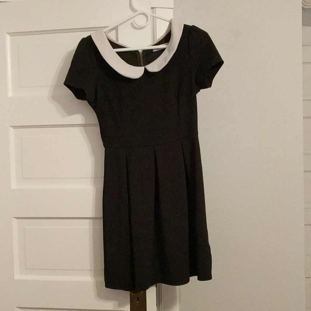 Collared black and white dress